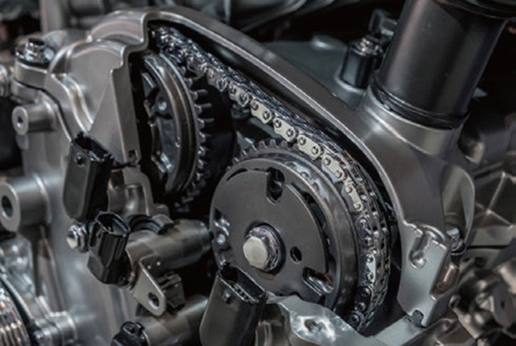 Automotive engine with timing chain Automotive engine with timing chain