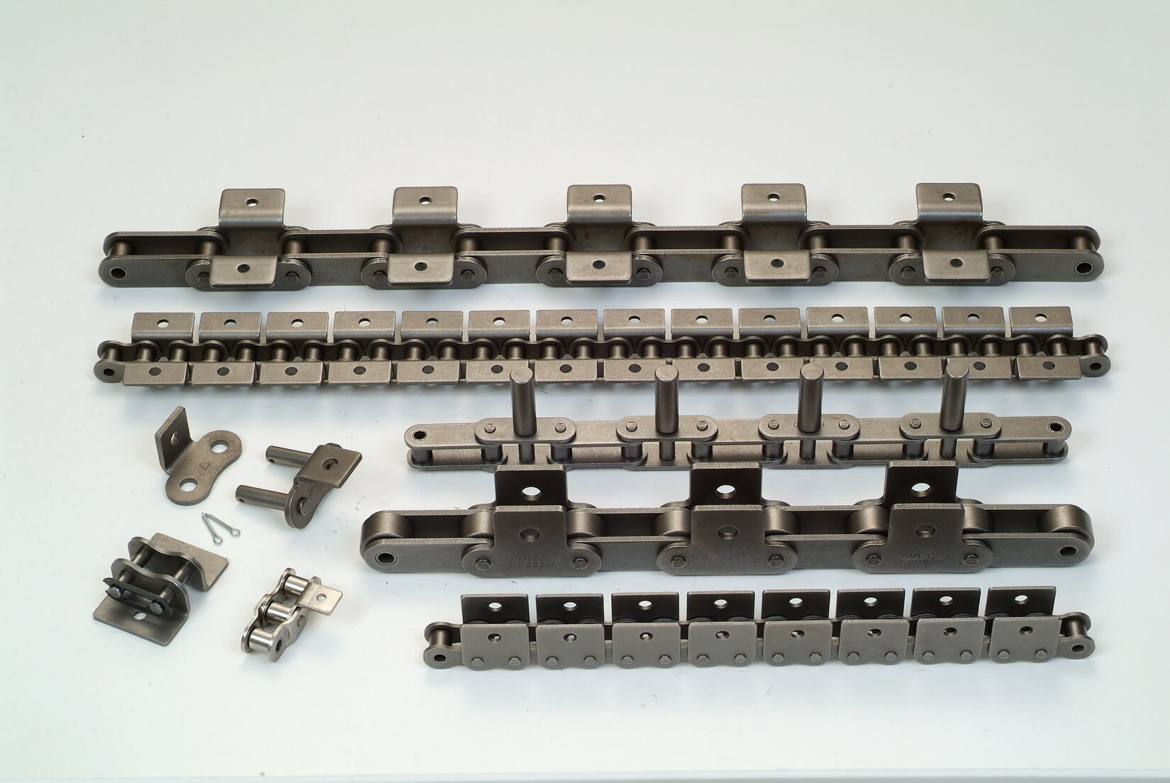 Roller chain with attachment Roller chain with attachment
