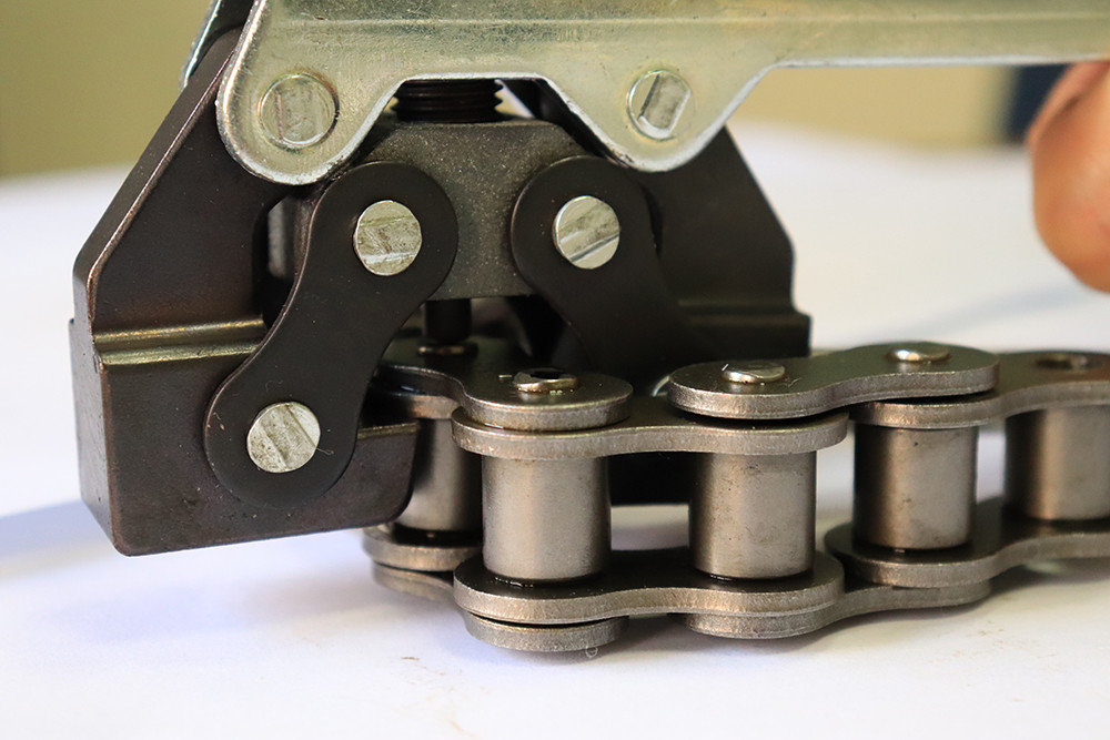 How to use a chain breaker 1 How to use a chain breaker 1