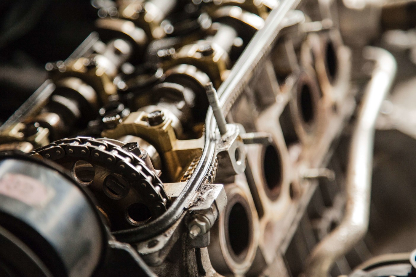 Timing chain installed on engine Timing chain installed on engine